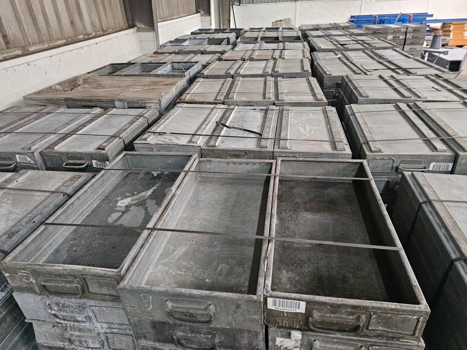 Metal crates galvanized 800x400x110 mm bearing crates